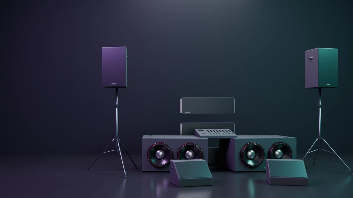 ZeroDev Sound-scenerigget: PA-højttalere på stativer, subwoofere og et line array.